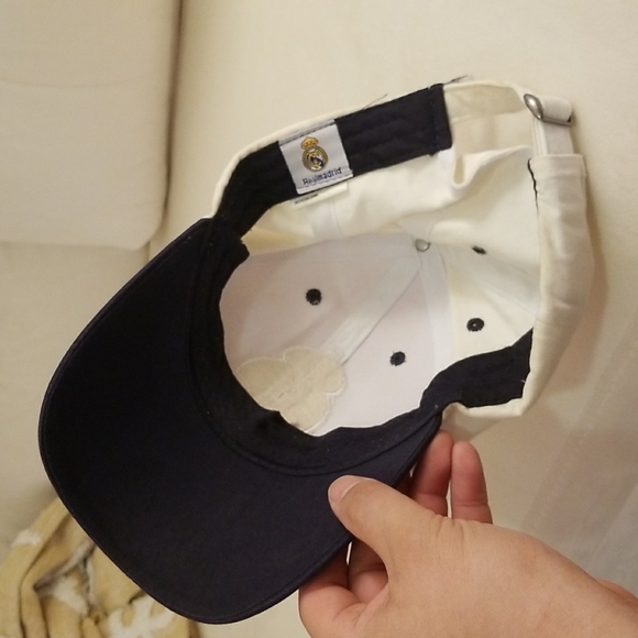 Hat - Picture 3 of 3